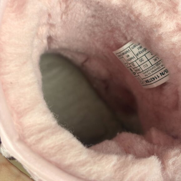 UGG Classic II Gel Hearts Pink Short Boots Kids 3 Pink Shearling Lined Pull On - Picture 7 of 9